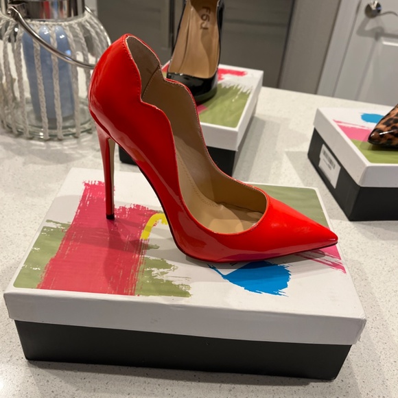 Size 8 women’s high heels - Picture 2 of 3